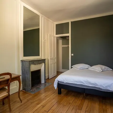 Grande Demeure Avec Piscine Couverte Et Parking Pour 15 Personnes - Fr-1-858-4 * Le Mont-Dore