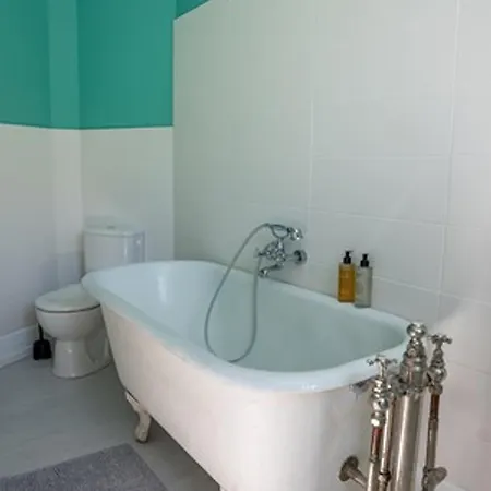 Grande Demeure Avec Piscine Couverte Et Parking Pour 15 Personnes - Fr-1-858-4 *