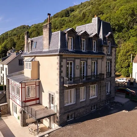 Grande Demeure Avec Piscine Couverte Et Parking Pour 15 Personnes - Fr-1-858-4 * Le Mont-Dore