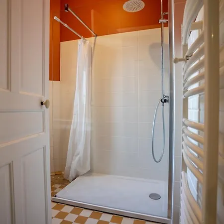 Grande Demeure Avec Piscine Couverte Et Parking Pour 15 Personnes - Fr-1-858-4 *