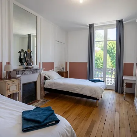 Casa de Férias Grande Demeure Avec Piscine Couverte Et Parking Pour 15 Personnes - Fr-1-858-4 Le Mont-Dore