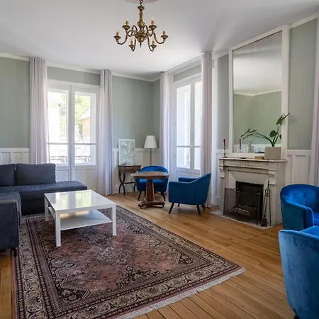 Casa de Férias Grande Demeure Avec Piscine Couverte Et Parking Pour 15 Personnes - Fr-1-858-4 *
