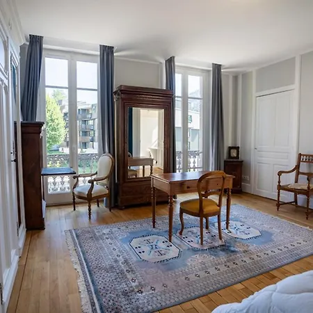 Grande Demeure Avec Piscine Couverte Et Parking Pour 15 Personnes - Fr-1-858-4 * Le Mont-Dore