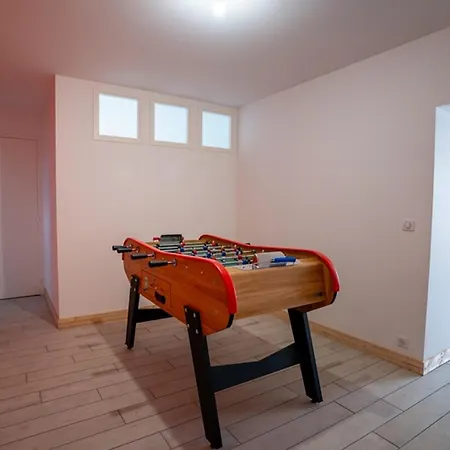 Casa de Férias Grande Demeure Avec Piscine Couverte Et Parking Pour 15 Personnes - Fr-1-858-4 Le Mont-Dore